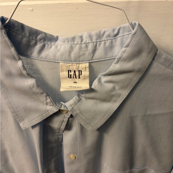 GAP Women’s Light Blue Dress Shirt - Picture 2 of 3